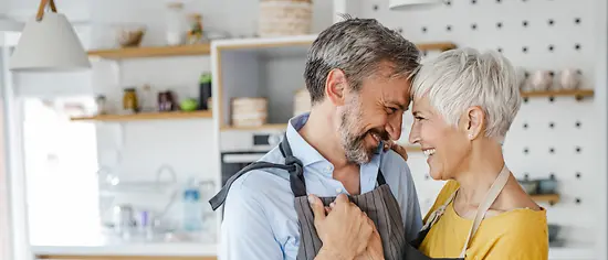 Renteneintrittsalter: Paar in der Küche
