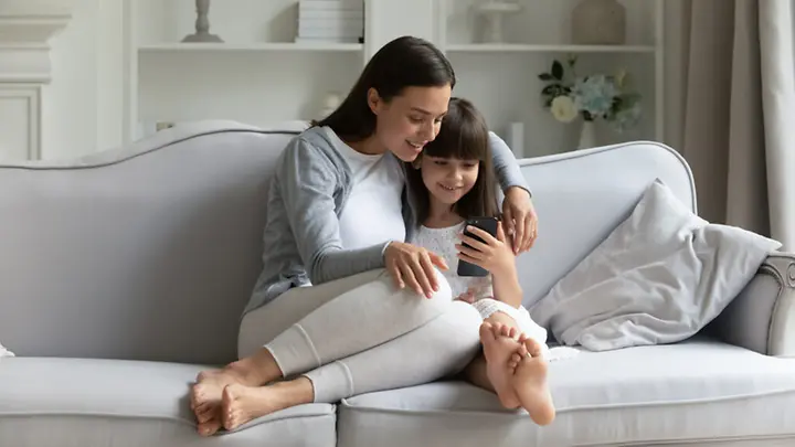 Neurodermitis App Nia Neurodermitis App Nia: Mutter mit Kind