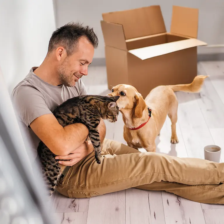 HanseMerkur ServiceApp - Mann, Hund, Katze